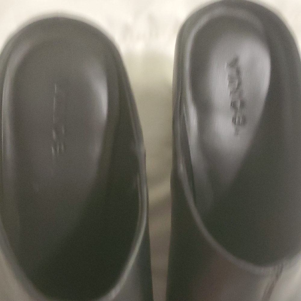Vince Black Leather Slip-On Loafers Wedge - Picture 2 of 10